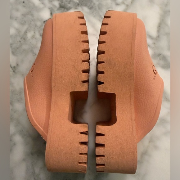Gucci Platform Clogs - Picture 4 of 9